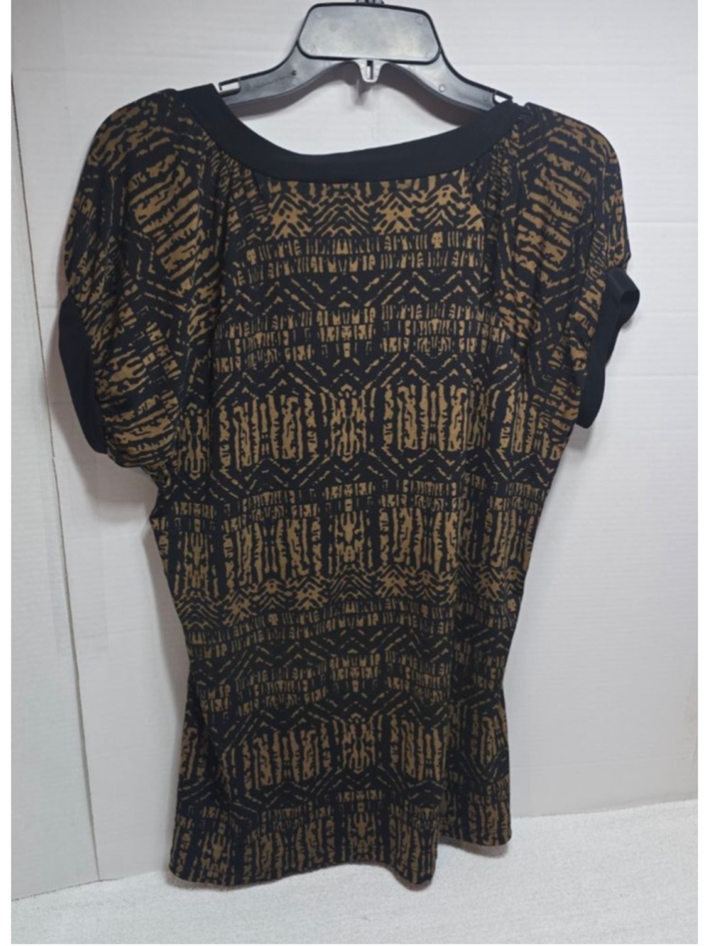 Women's Liz & Co. Black Gold Abstract Short Sleeve Tee L - Picture 7 of 9